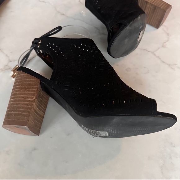 Black stacked heel Laser cut heels tie up - Picture 4 of 4